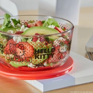 NEW 4 Piece Hello Kitty Pyrex Set